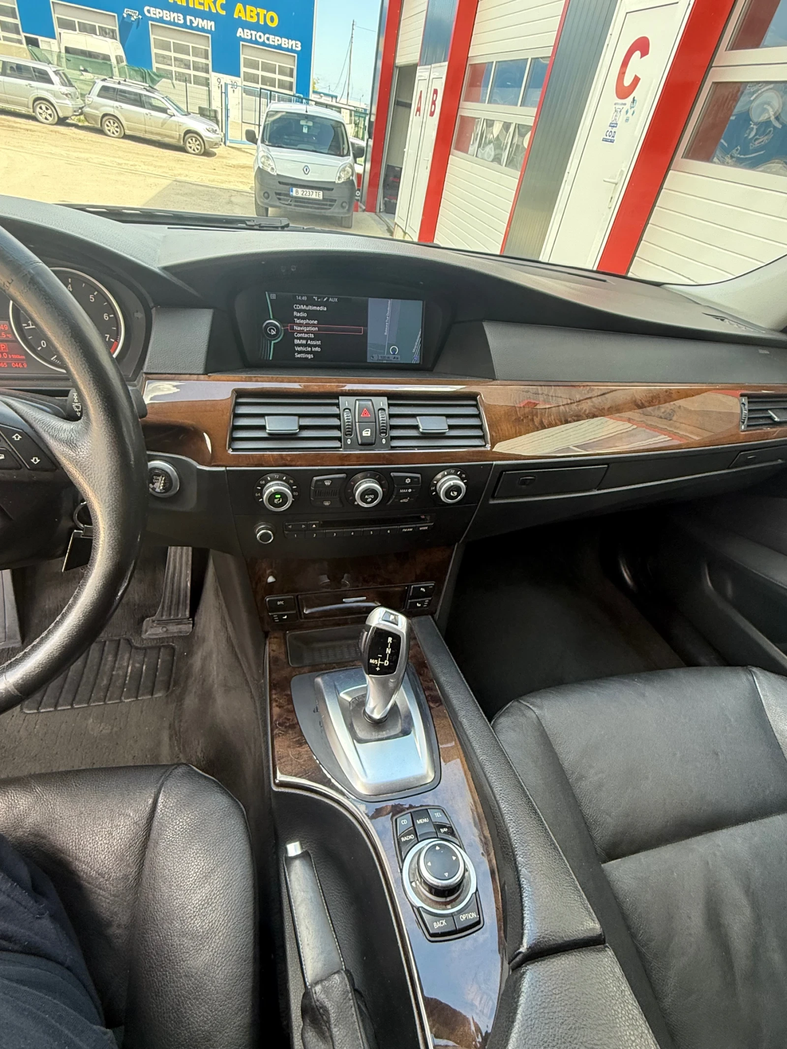BMW 528 xi M pack, LPG, CIC, снимка 6 - Автомобили и джипове - 54399134