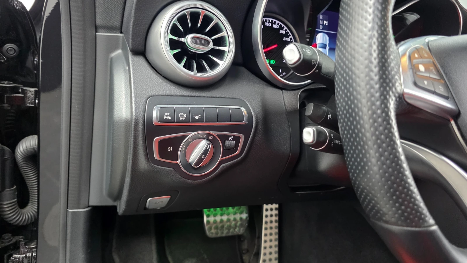 Mercedes-Benz C 63 AMG Head up/360 Cam/Подгрев/Панорама, снимка 12 - Автомобили и джипове - 55015823