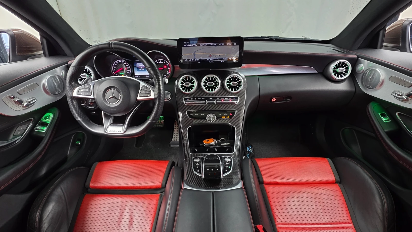 Mercedes-Benz C 63 AMG Head up/360 Cam/Подгрев/Панорама, снимка 5 - Автомобили и джипове - 55015823