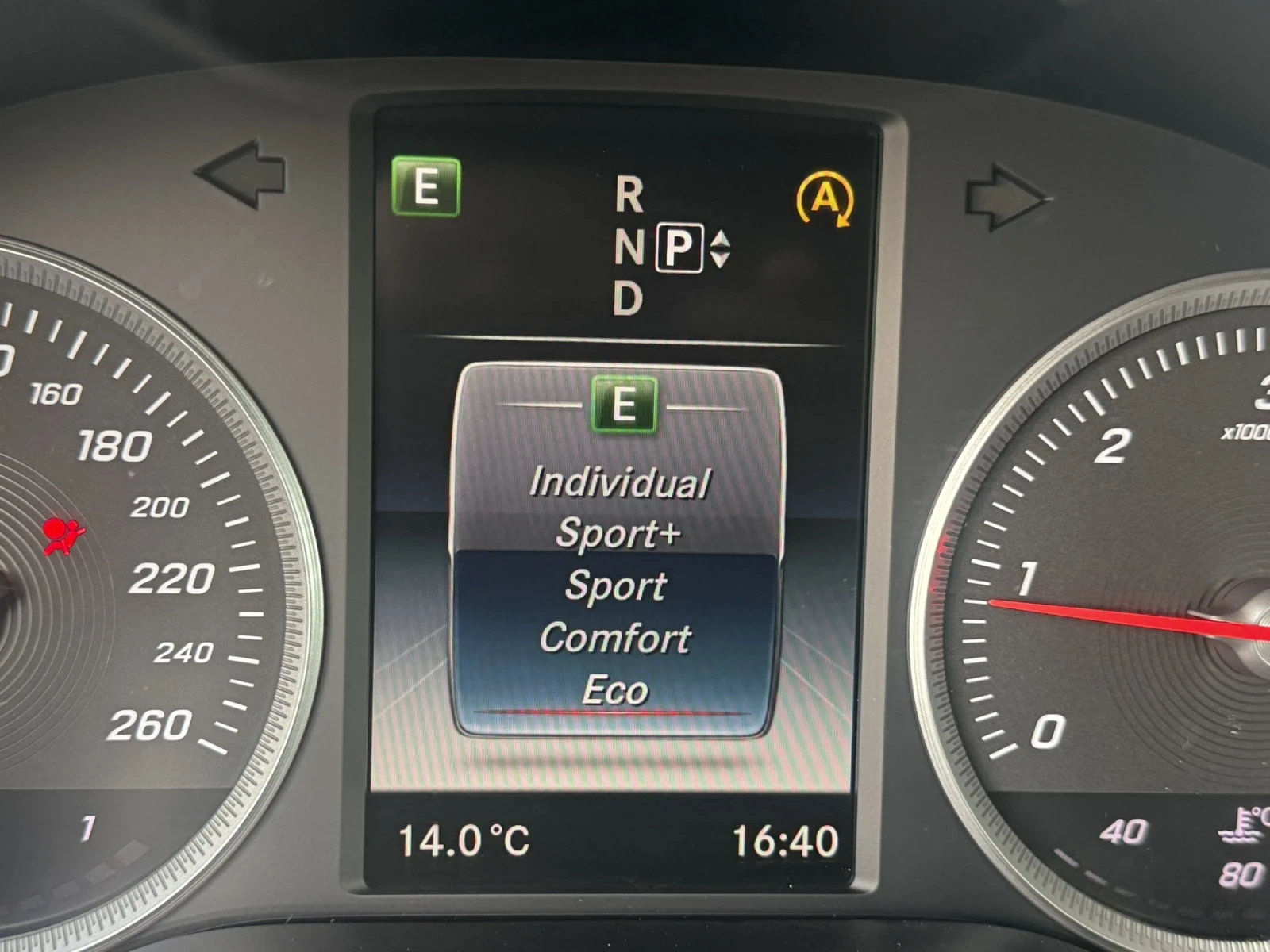 Mercedes-Benz C 200, снимка 10 - Автомобили и джипове - 55713205