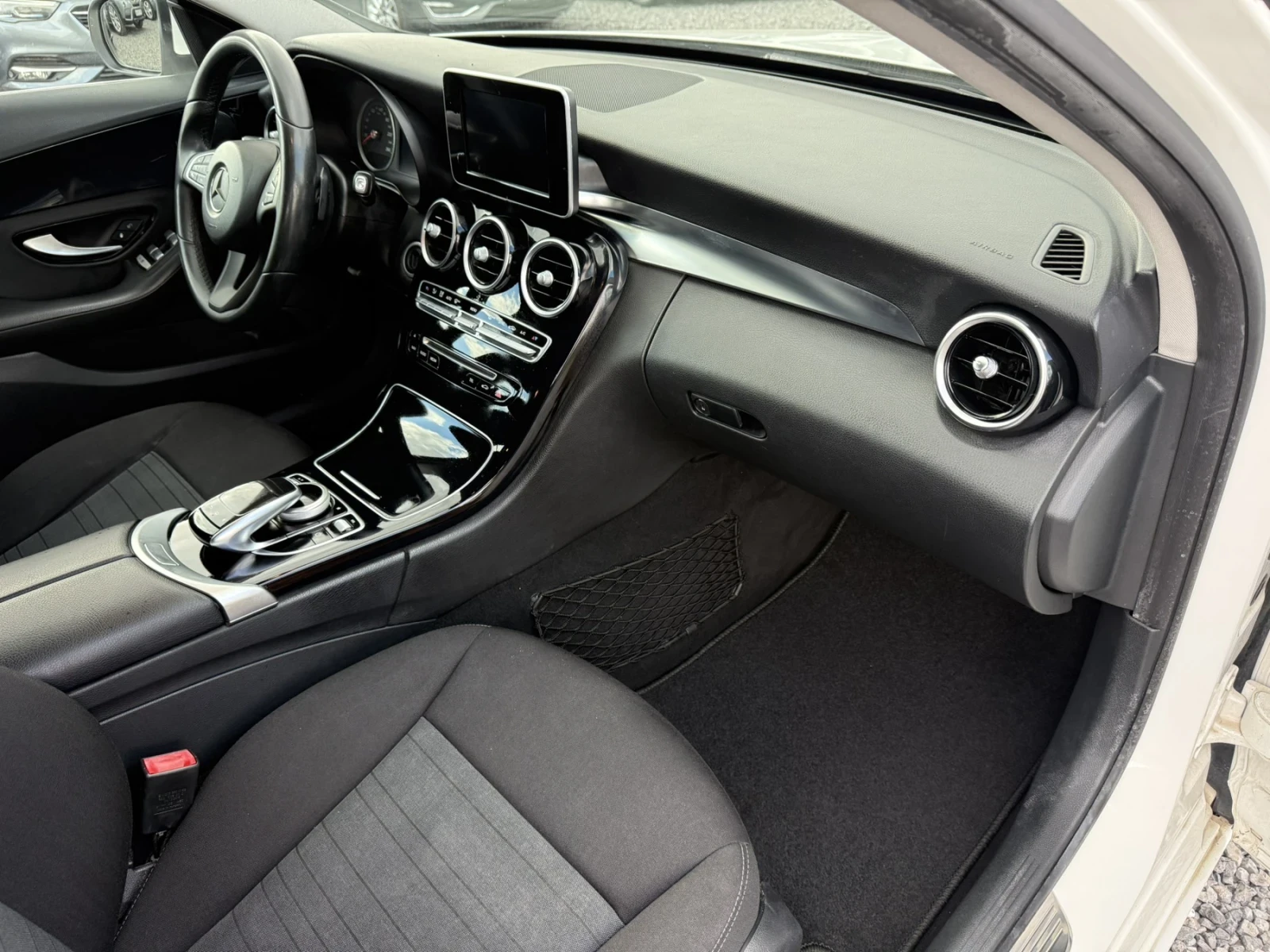 Mercedes-Benz C 200, снимка 9 - Автомобили и джипове - 55713205