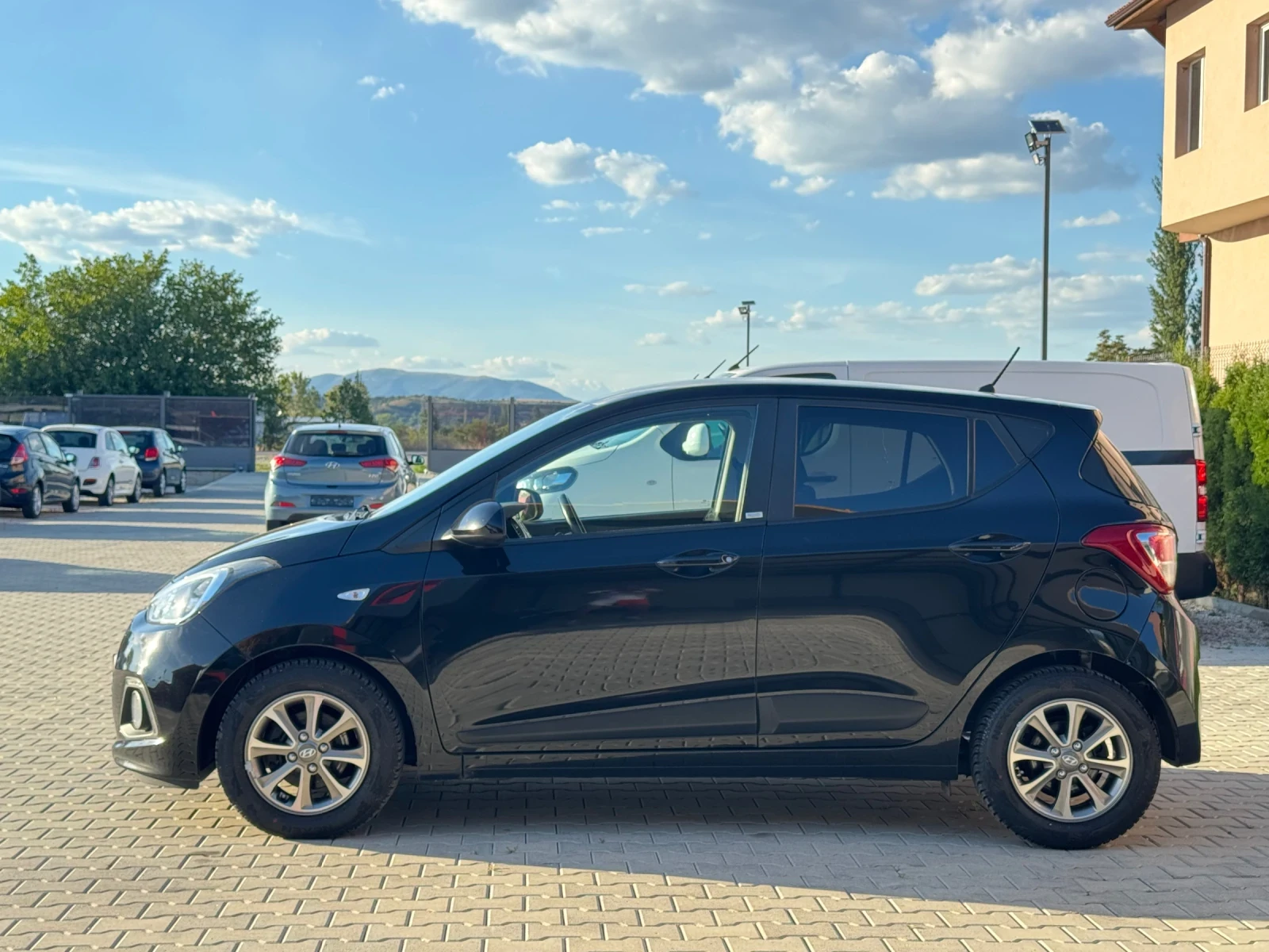 Hyundai I10 1.2i PASSION, снимка 2 - Автомобили и джипове - 55963162