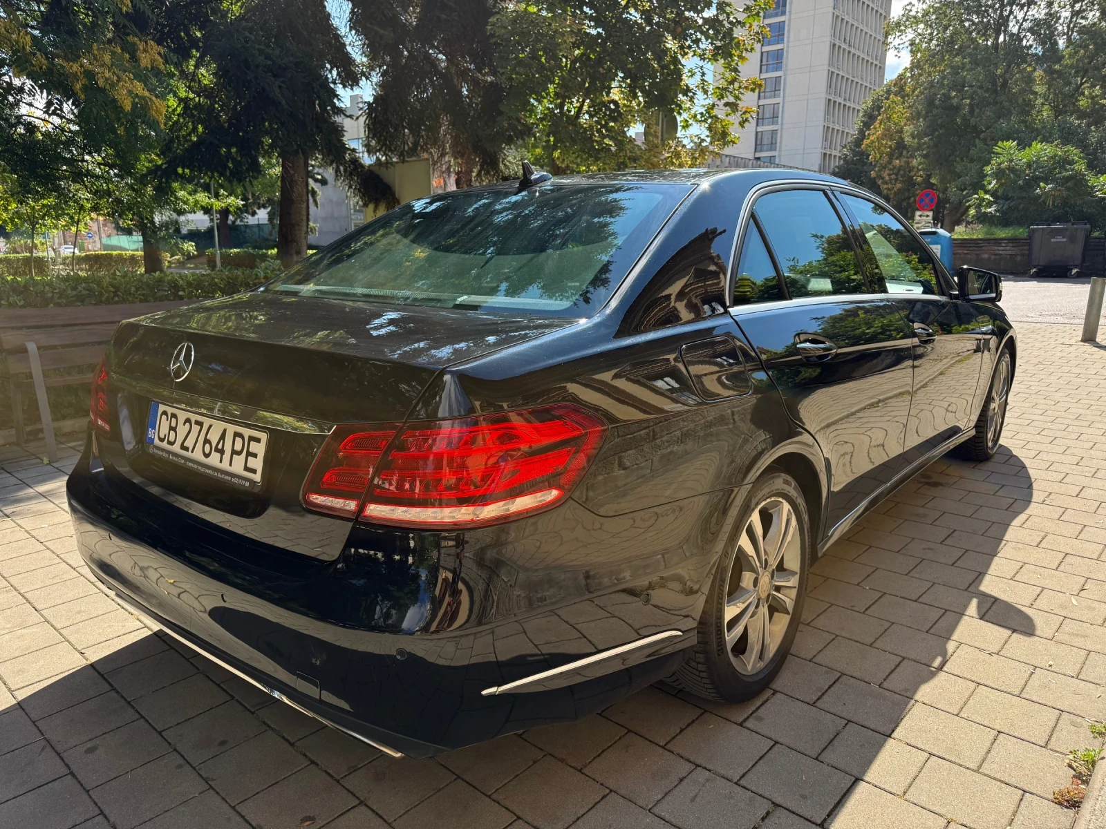 Mercedes-Benz E 350 4-MATIC* DISTRONIC* 7G* FULL LED, снимка 6 - Автомобили и джипове - 56165344