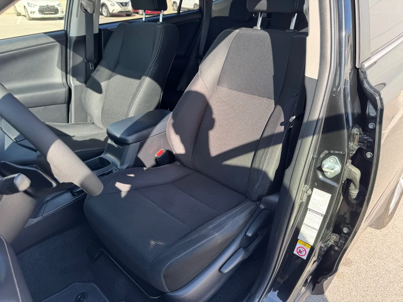 Toyota Rav4 2.2 D 4WD - AUTO/ СЕРВИЗНА ИСТОРИЯ/ 144.000 км!, снимка 14 - Автомобили и джипове - 52278617