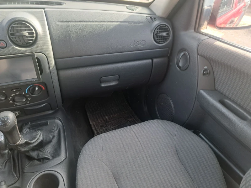 Jeep Cherokee Sport 2.5, снимка 10 - Автомобили и джипове - 53259231