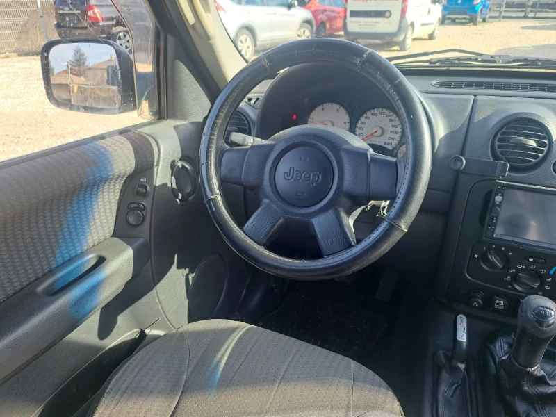 Jeep Cherokee Sport 2.5, снимка 11 - Автомобили и джипове - 53259231