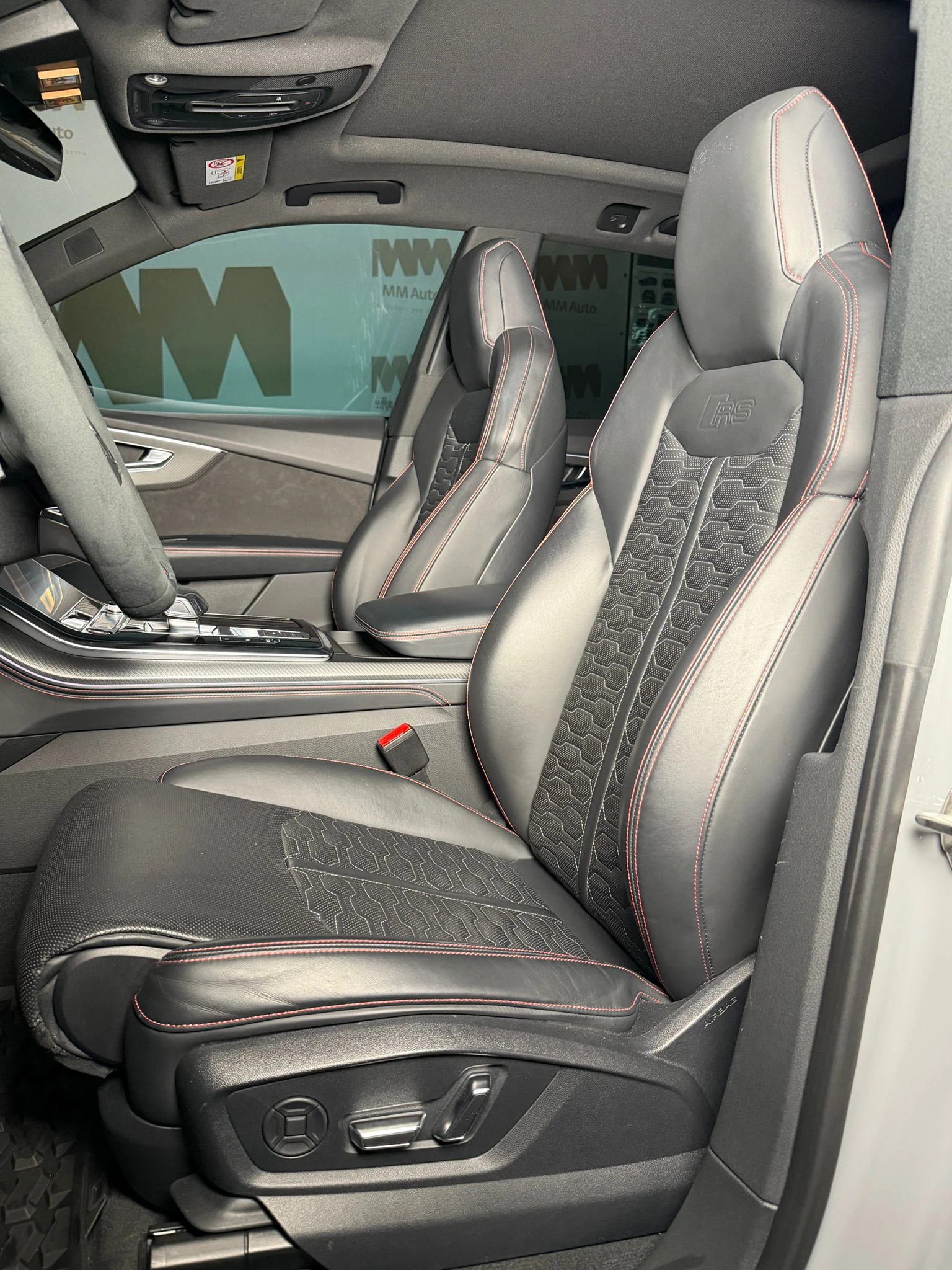 Audi RSQ8 Quattro* B&O* Pano* Matrix* Carbon* Вентилация, снимка 8 - Автомобили и джипове - 53912361