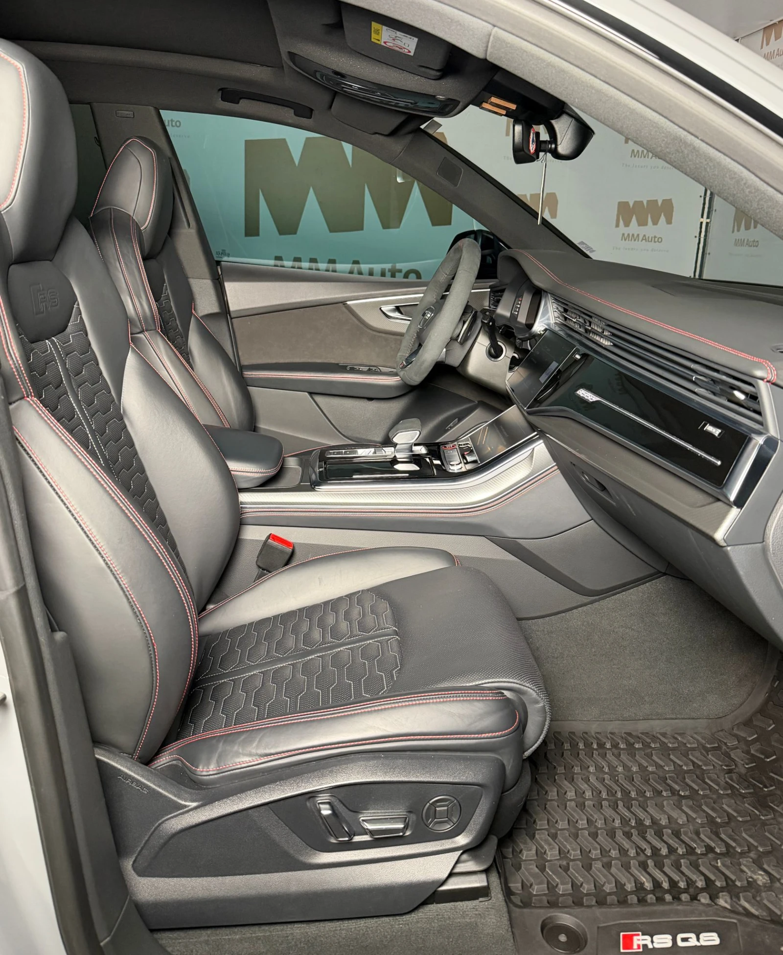Audi RSQ8 Quattro* B&O* Pano* Matrix* Carbon* Вентилация, снимка 10 - Автомобили и джипове - 53912361