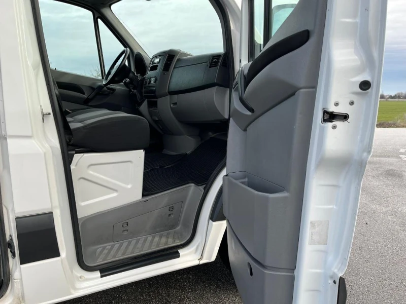 VW Crafter L2H2 TDi 136KC ЕВРО 5В * КЛИМА ОБСЛУЖЕН ПЕРФЕКТЕН, снимка 8 - Бусове и автобуси - 53060976