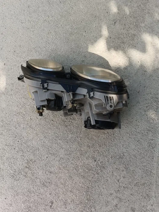 Десен фар за Mercedes CL 500 , снимка 3 - Части - 54171961