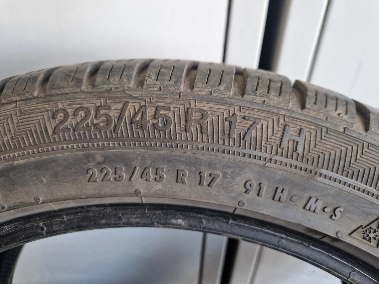 Гуми Зимни 225/45R17, снимка 3 - Гуми и джанти - 56165122