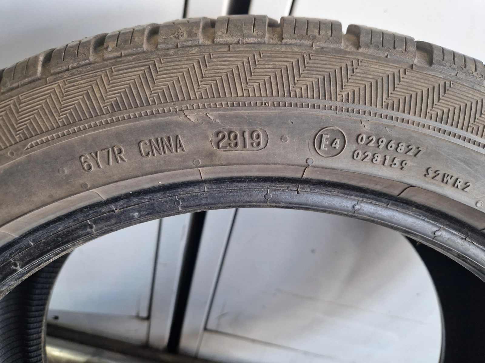 Гуми Зимни 225/45R17, снимка 4 - Гуми и джанти - 56165122