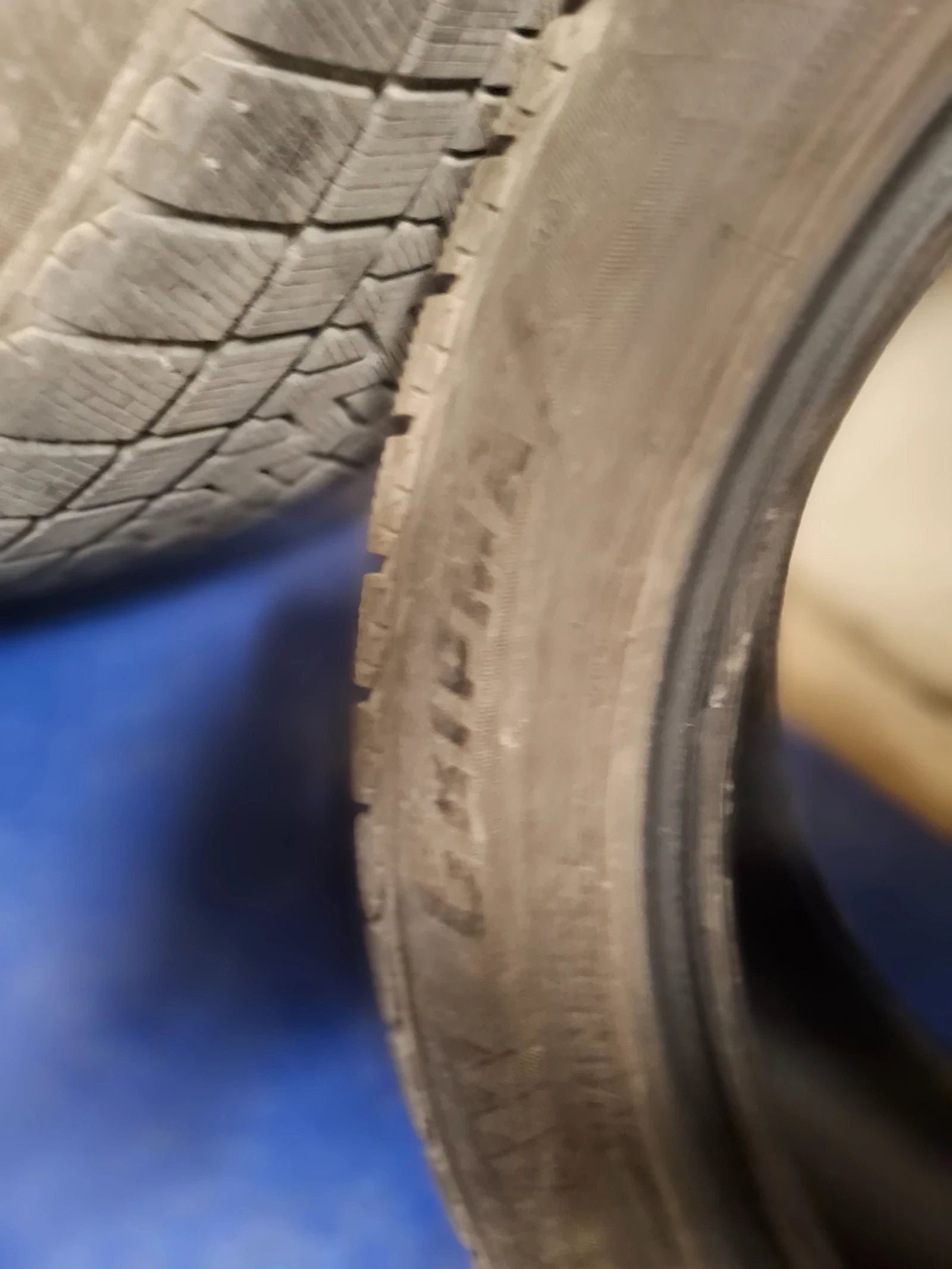 Гуми Зимни 265/45R20, снимка 2 - Гуми и джанти - 56228119
