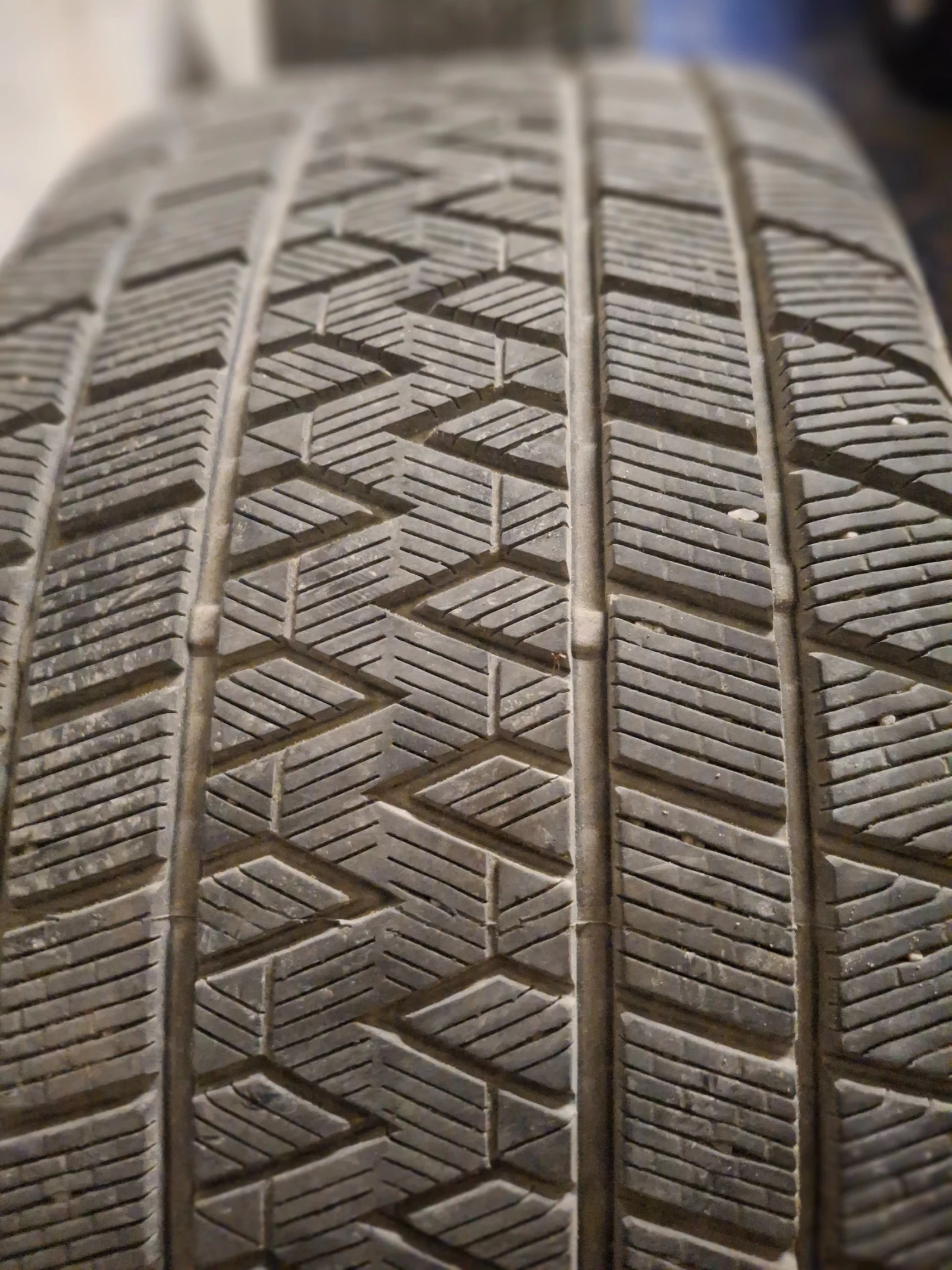 Гуми Зимни 265/45R20, снимка 3 - Гуми и джанти - 56228119