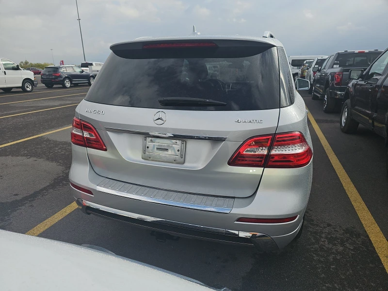 Mercedes-Benz ML 550 4MATIC/ПОДГРЕВ/КАМЕРА/NAVI/KEYLESS/LANE ASSIST, снимка 5 - Автомобили и джипове - 48401819