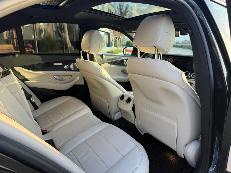 Mercedes-Benz E 400 AMG 4matic, снимка 11 - Автомобили и джипове - 52589723