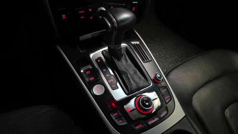 Audi A5 2.0TDI/4x4/Пълна сервизна история !!!, снимка 12 - Автомобили и джипове - 53596139