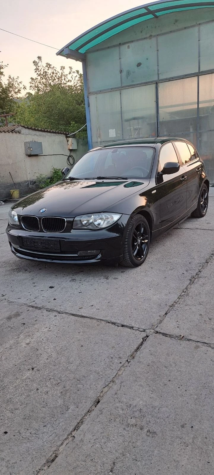 BMW 118 ЛИЗИГ * 2.0.D* FACELIFT* 6 СКОРОСТИ* EURO 5, снимка 1 - Автомобили и джипове - 46642926