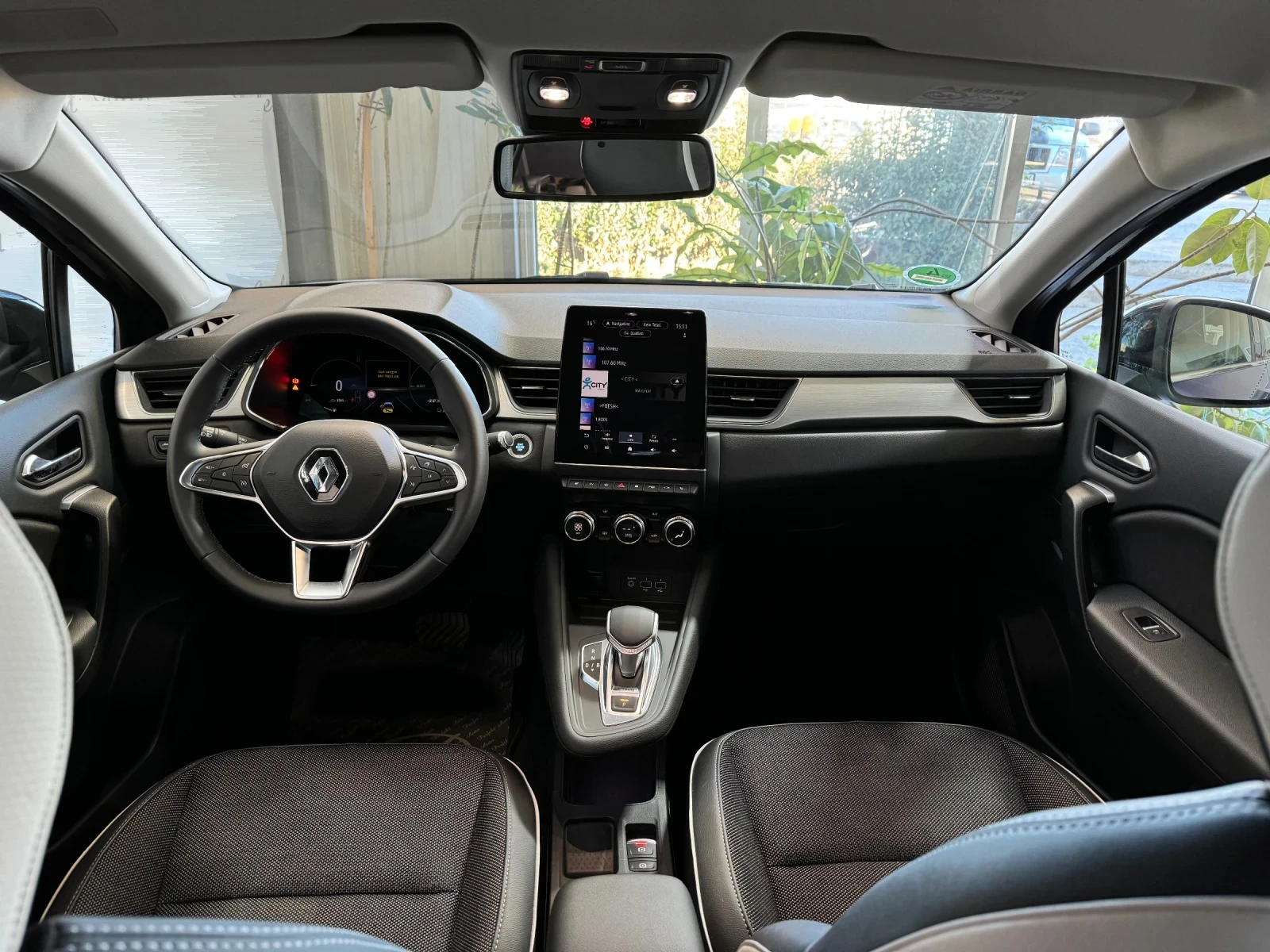 Renault Captur 3000 КМ INTENS E-TECH PLUG-IN HYBRID - изображение 4
