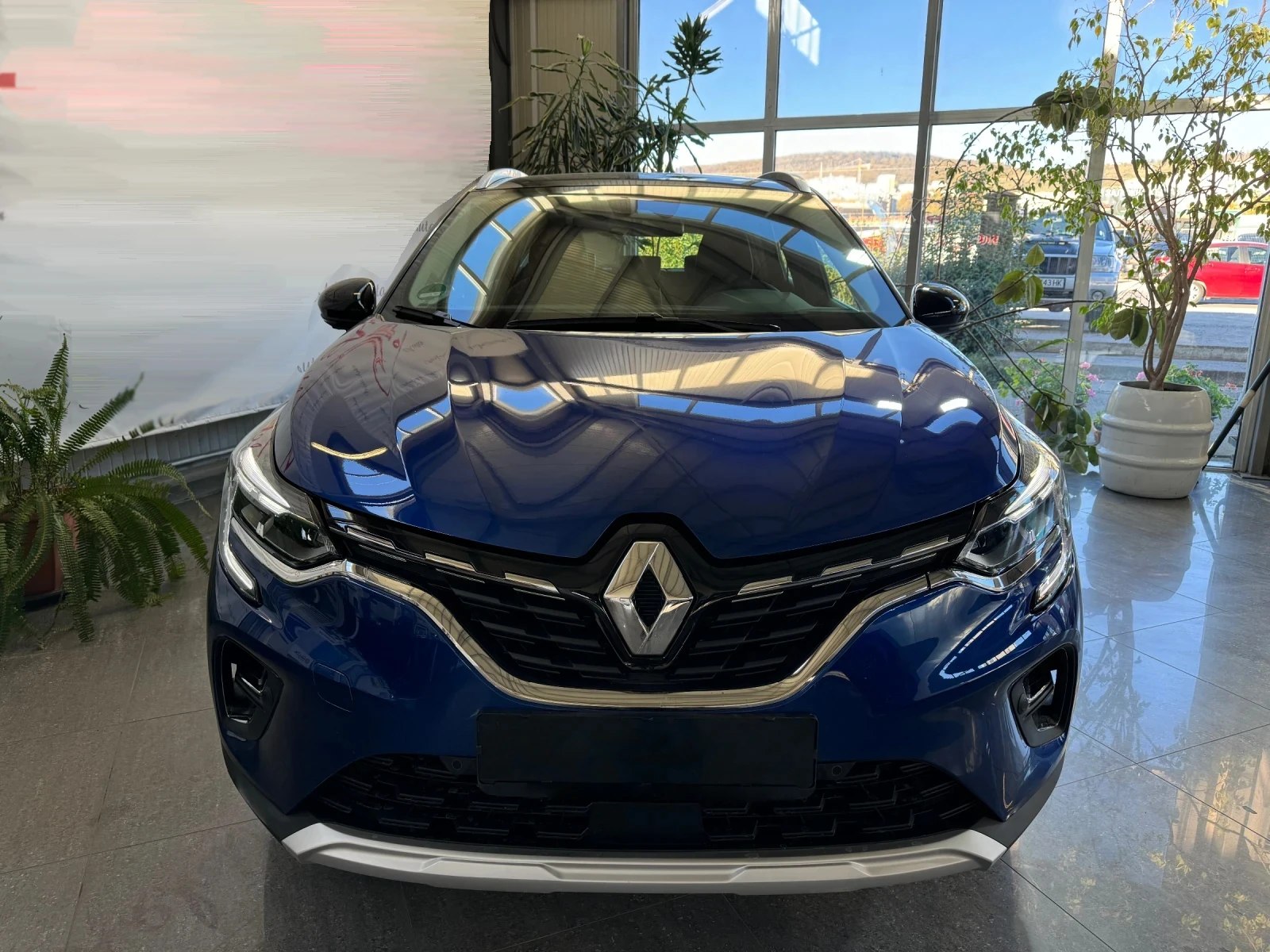 Renault Captur 3000 КМ INTENS E-TECH PLUG-IN HYBRID - изображение 2