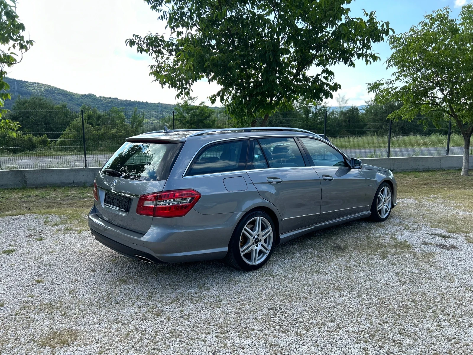 Mercedes-Benz E 350 CDI 4MATIC AVANTGARDE AMG LED XENON NAVI OBDUHVANE - изображение 4