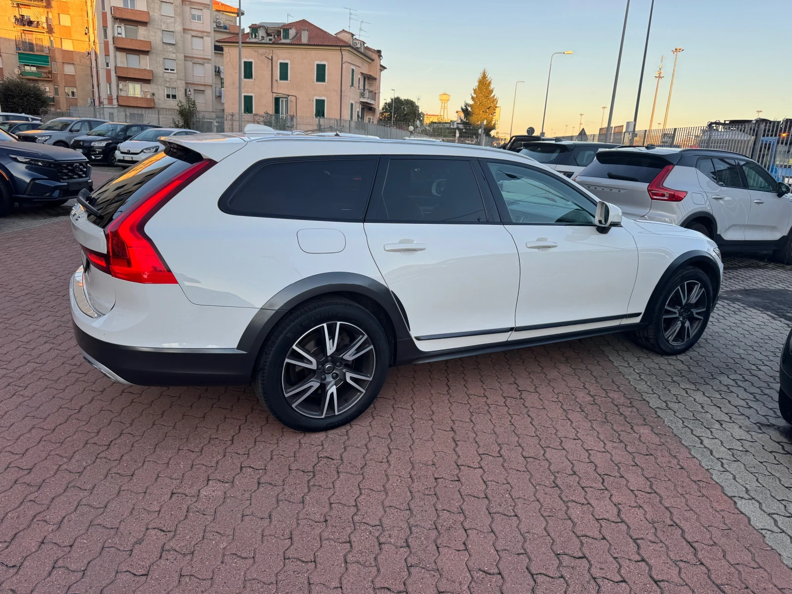 Volvo V90 Cross Country 4x4 189.000km Сервизиран Волво Панорама Подгрев - изображение 4