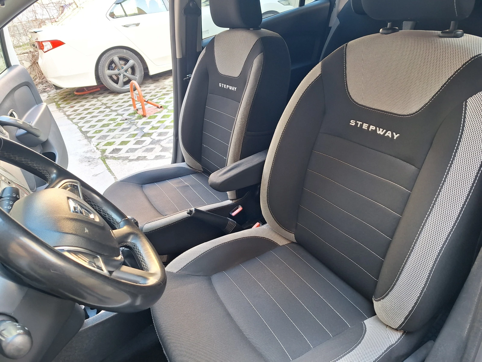 Dacia Sandero 0.9 ТCE - изображение 10