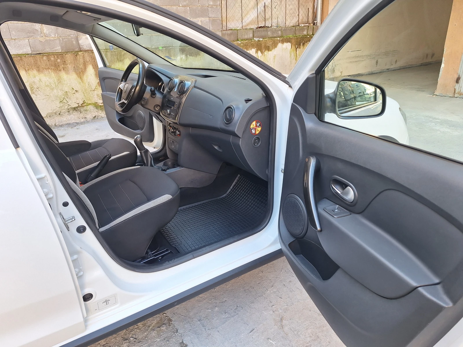 Dacia Sandero 0.9 �CE | Mobile.bg � ����������� 11