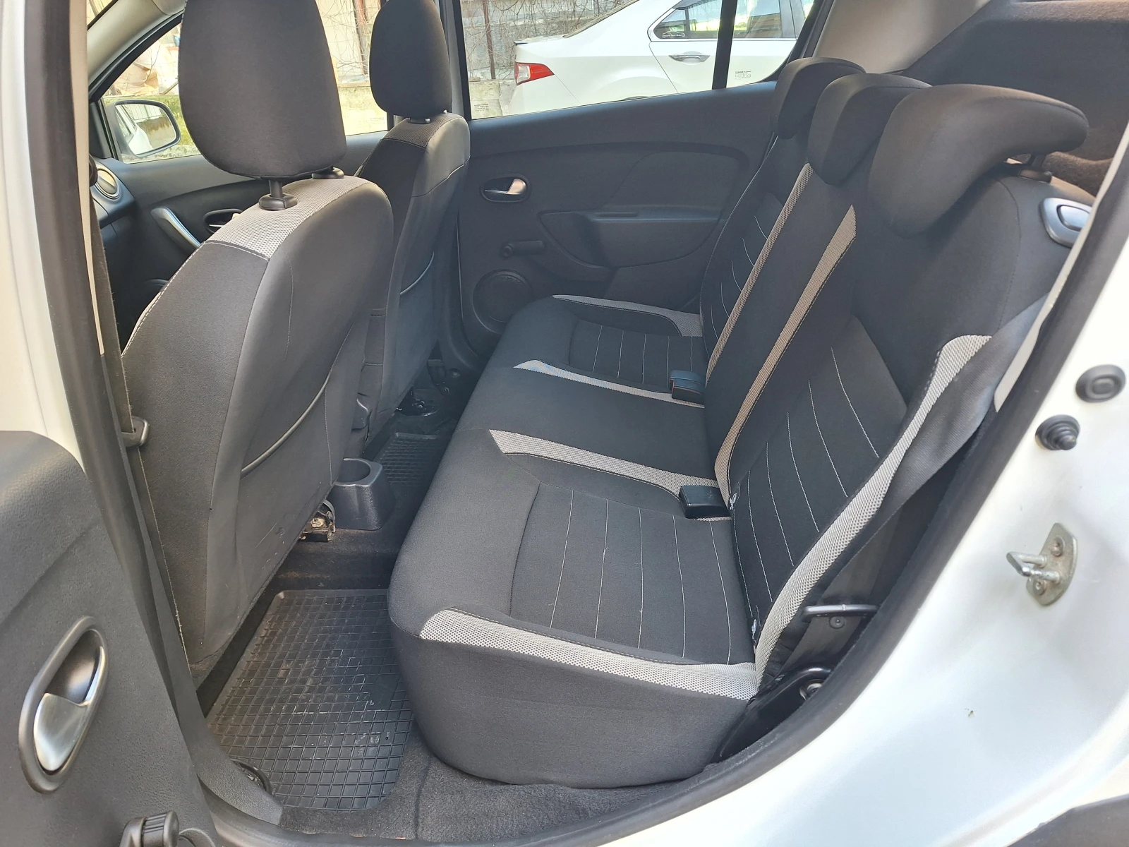 Dacia Sandero 0.9 �CE | Mobile.bg � ����������� 13