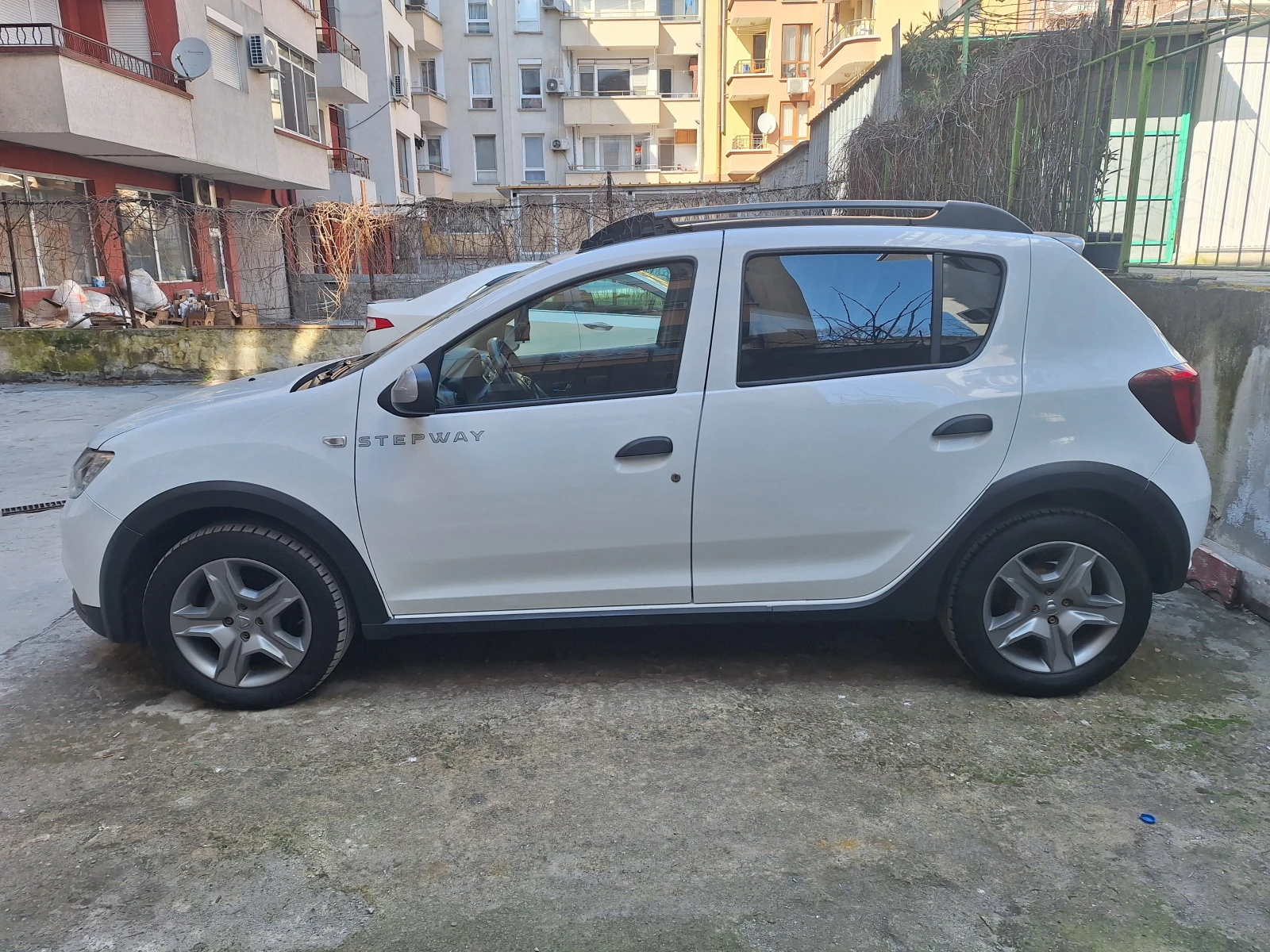 Dacia Sandero 0.9 ТCE - изображение 4