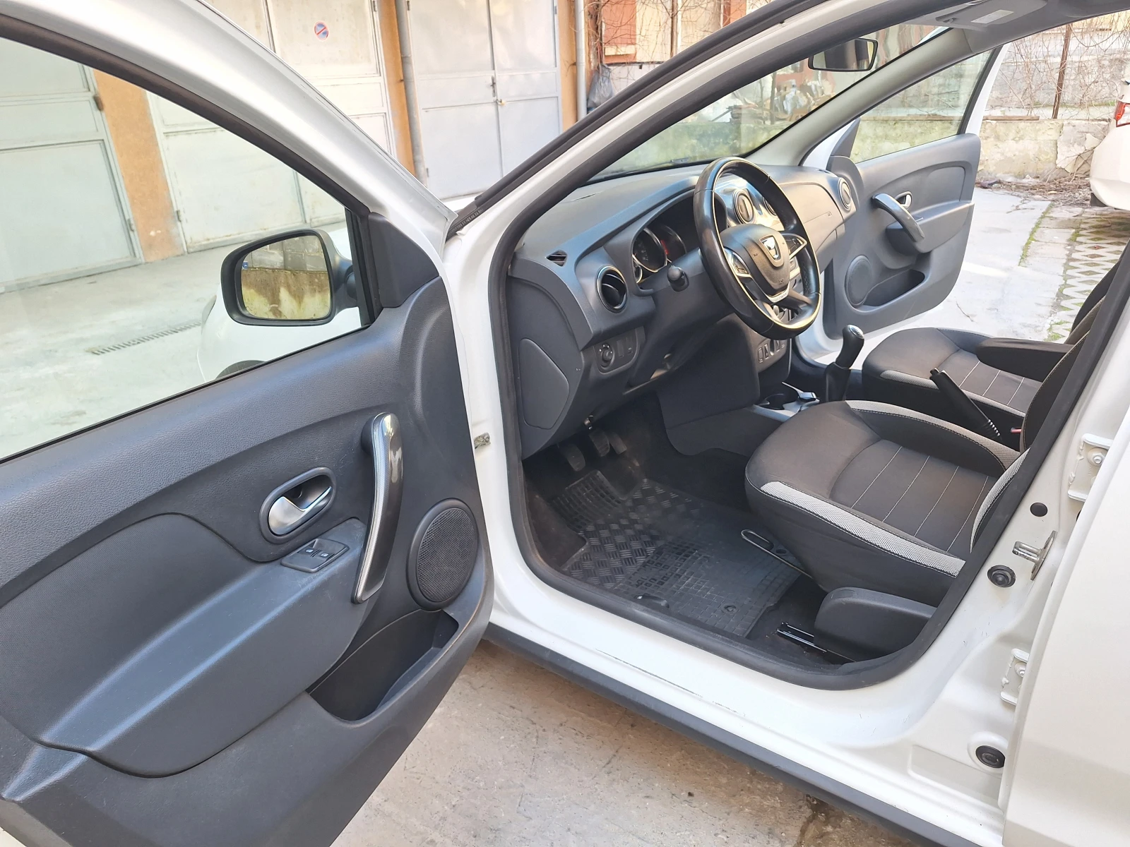 Dacia Sandero 0.9 ТCE - изображение 8