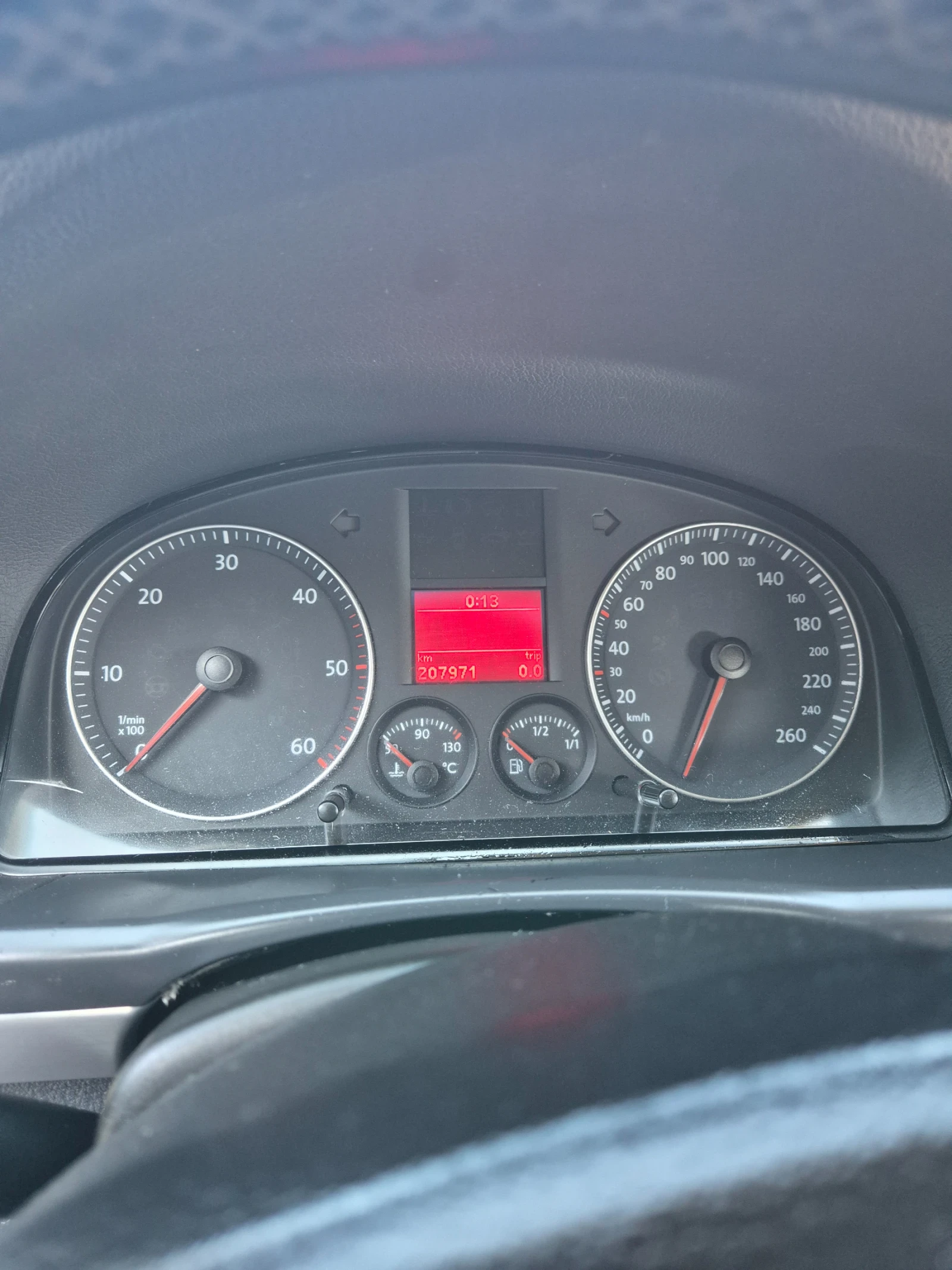 VW Touran, снимка 10 - Автомобили и джипове - 53906225