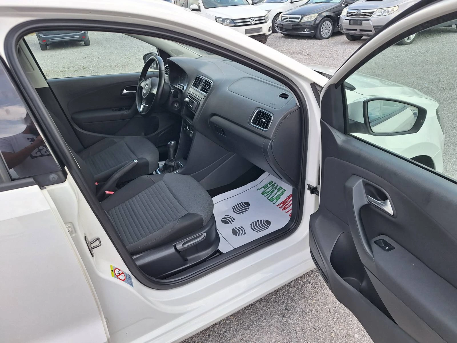 VW Polo 1.2I, снимка 11 - Автомобили и джипове - 55163621