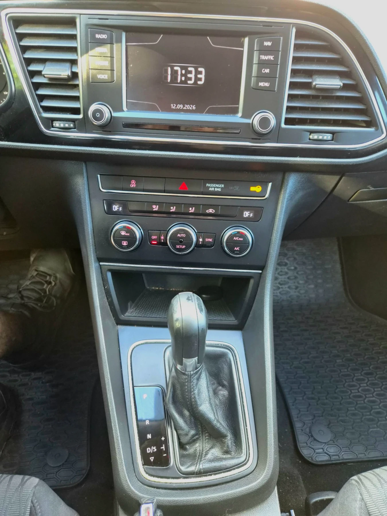Seat Leon 2.0 tdi 150hp Full Led, снимка 17 - Автомобили и джипове - 56038561