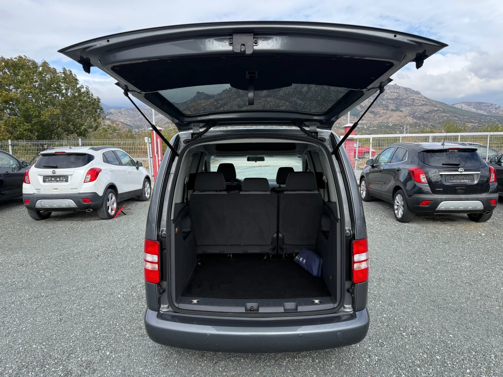 VW Caddy (KATO НОВА), снимка 13 - Автомобили и джипове - 56497222