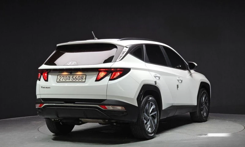 Hyundai Tucson Diesel 2.0 2WD Premium * НАЙ-ДОБРА ЦЕНА В БЪЛГАРИЯ, снимка 2 - Автомобили и джипове - 52046207