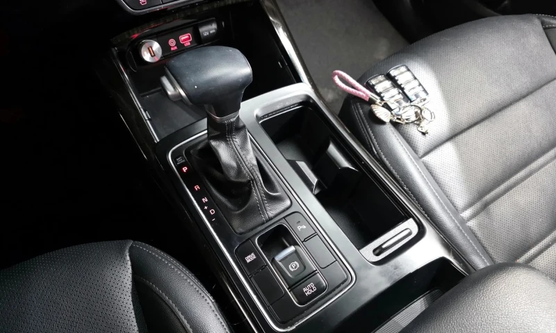 Kia Sorento 2.0 Turbo 2Wd , снимка 9 - Автомобили и джипове - 53149929