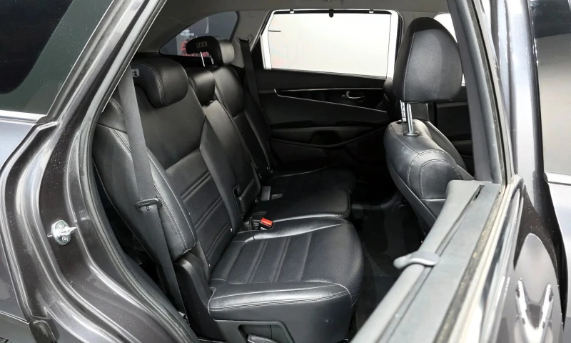Kia Sorento 2.0 Turbo 2Wd , снимка 12 - Автомобили и джипове - 53149929