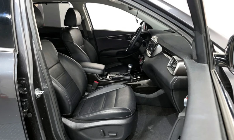 Kia Sorento 2.0 Turbo 2Wd , снимка 11 - Автомобили и джипове - 53149929
