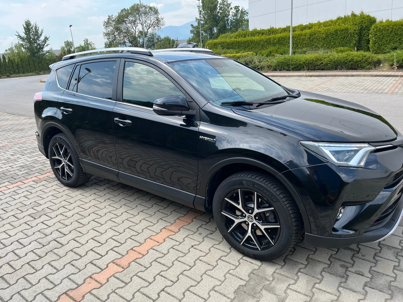 Toyota Rav4 2.5 hybrid AWD - изображение 3