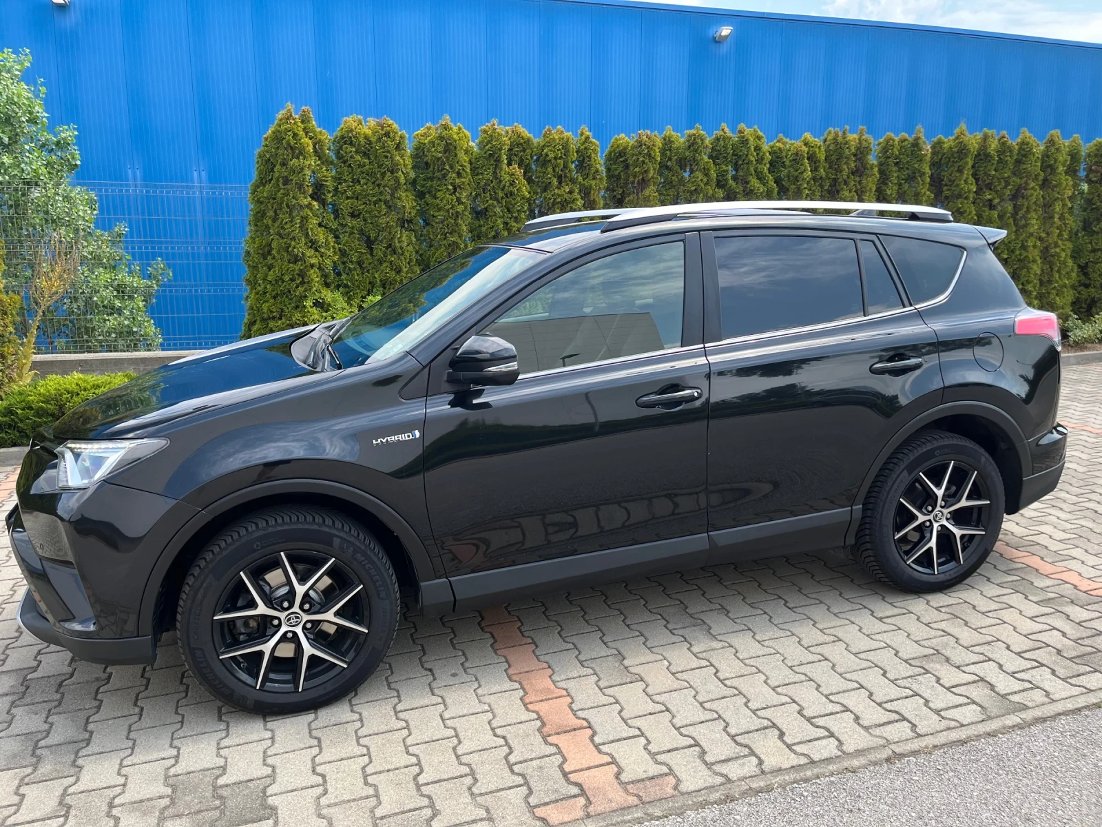 Toyota Rav4 2.5 hybrid AWD - изображение 2