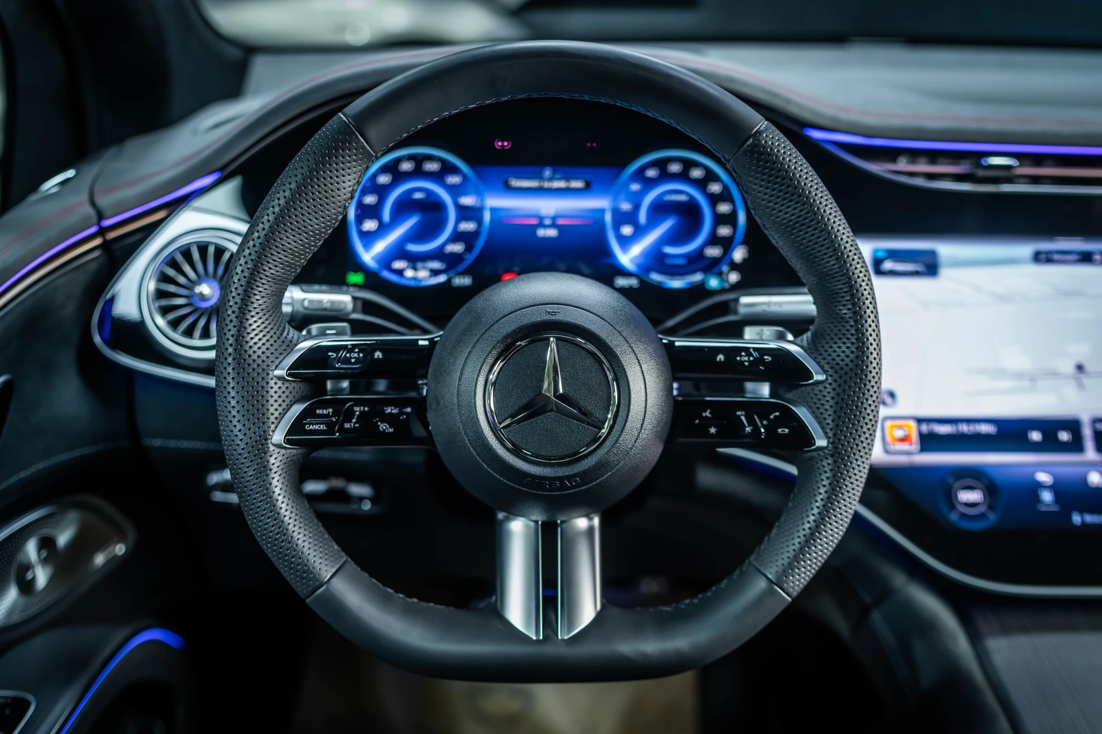 Mercedes-Benz EQS 450 4M SUV AMG Pano Hyperscreen - изображение 10