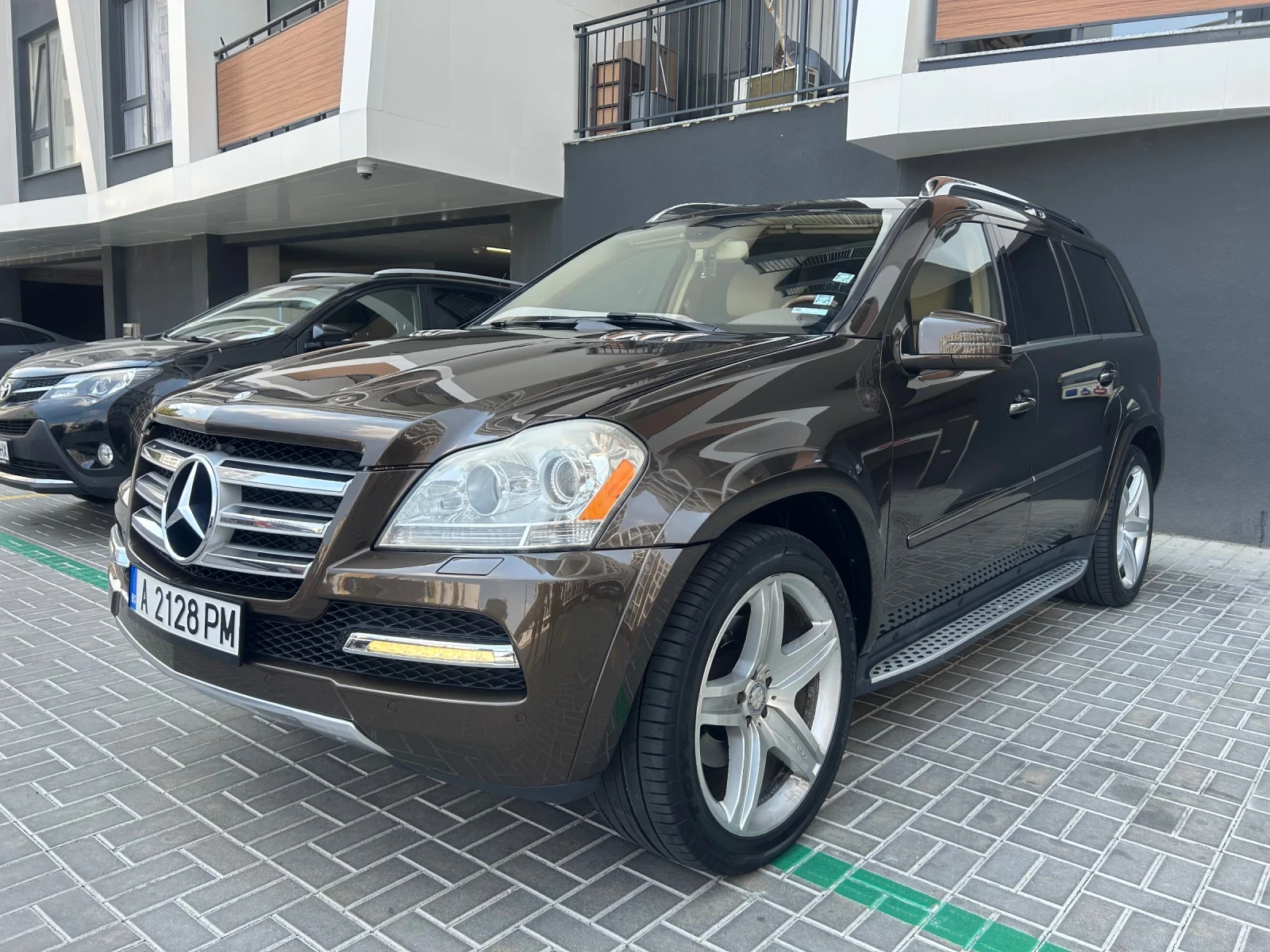 Mercedes-Benz GL 550 Grand Edition, снимка 2 - Автомобили и джипове - 54389282
