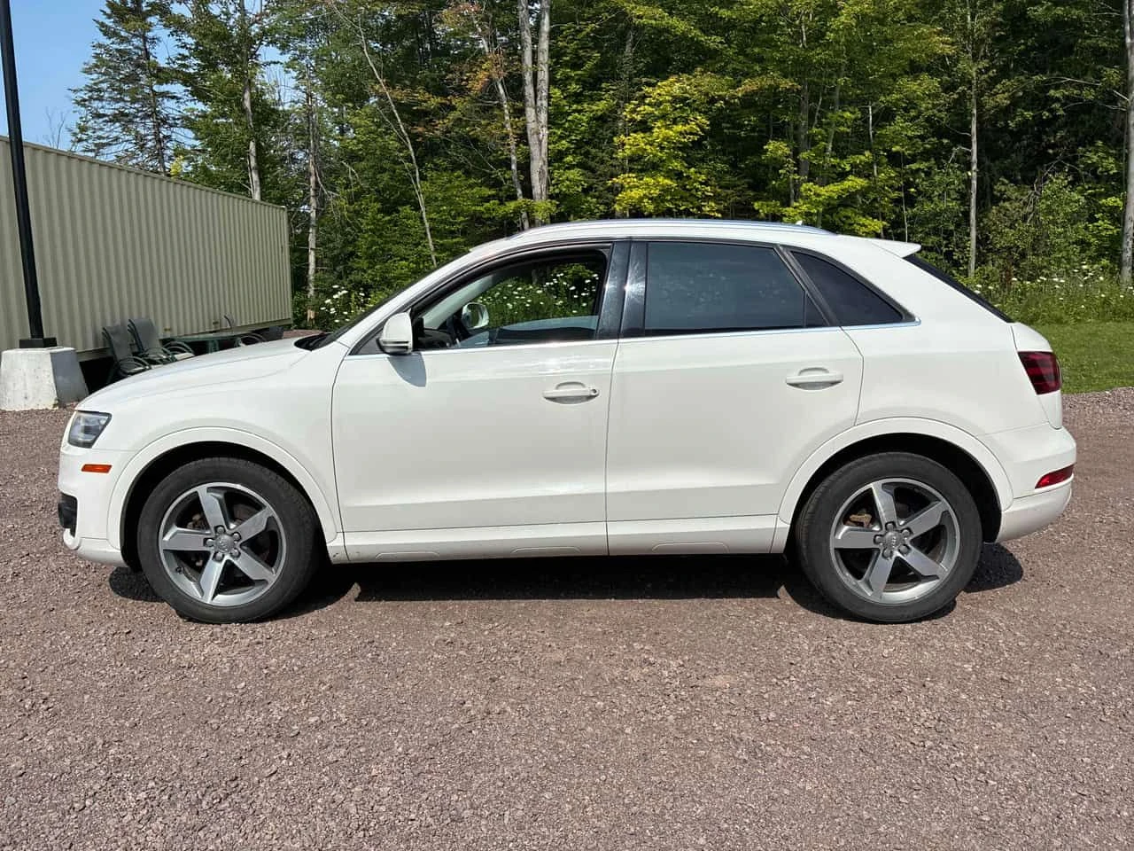 Audi Q3 Progressiv | CARFAX | АВТОКРЕДИТ БЕЗ ПЪРВОНАЧАЛНА, снимка 3 - Автомобили и джипове - 55437660
