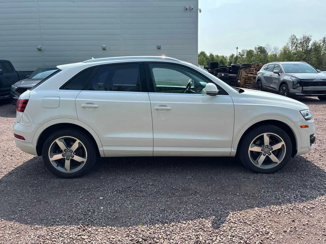 Audi Q3 Progressiv | CARFAX | АВТОКРЕДИТ БЕЗ ПЪРВОНАЧАЛНА, снимка 4 - Автомобили и джипове - 55437660