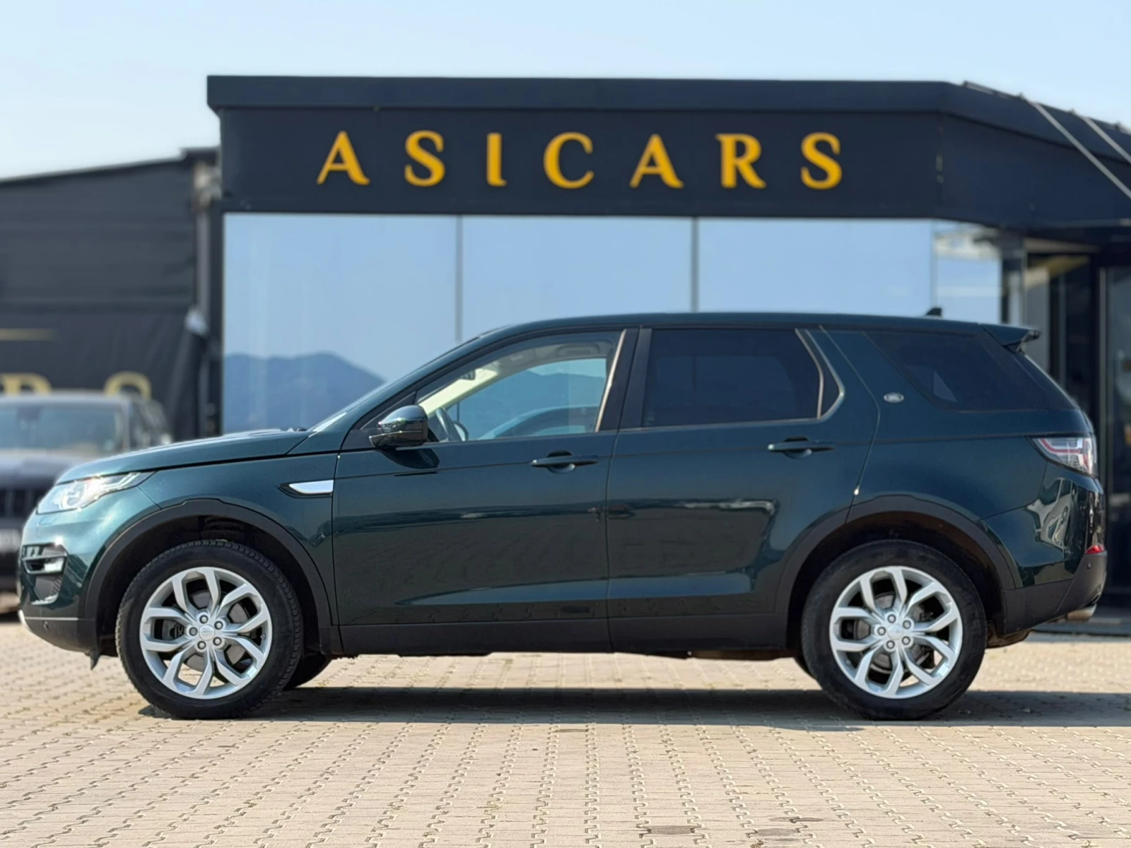 Land Rover Discovery Sport / 2.0D / EURO 6 / AUTOMAT / 4X4 / LUXURY /, снимка 2 - Автомобили и джипове - 55706612