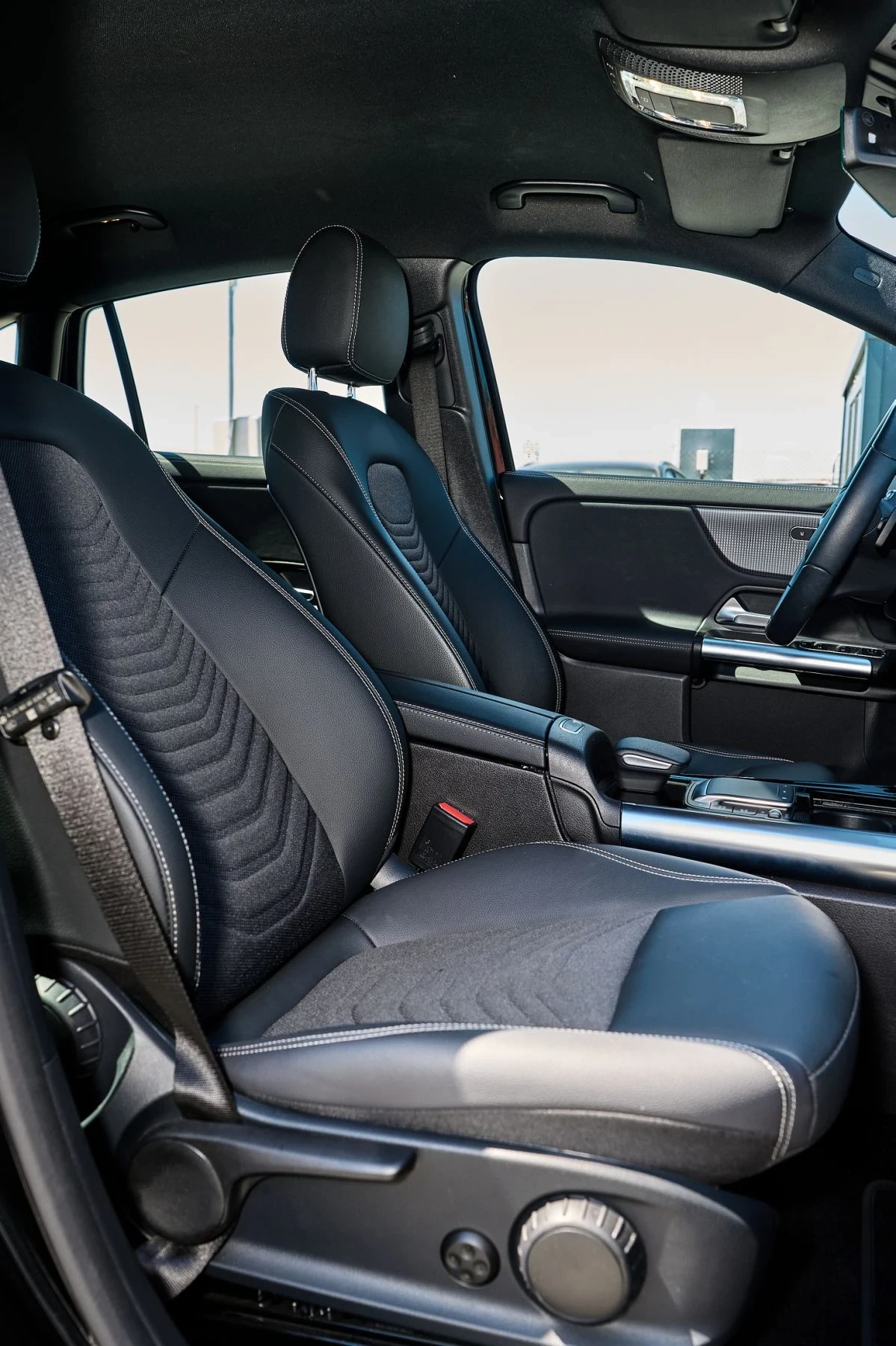 Mercedes-Benz EQA 250 FULL LED * Ambient/MBUX/ Камера/Подгрев/Lane A, снимка 13 - Автомобили и джипове - 55737357