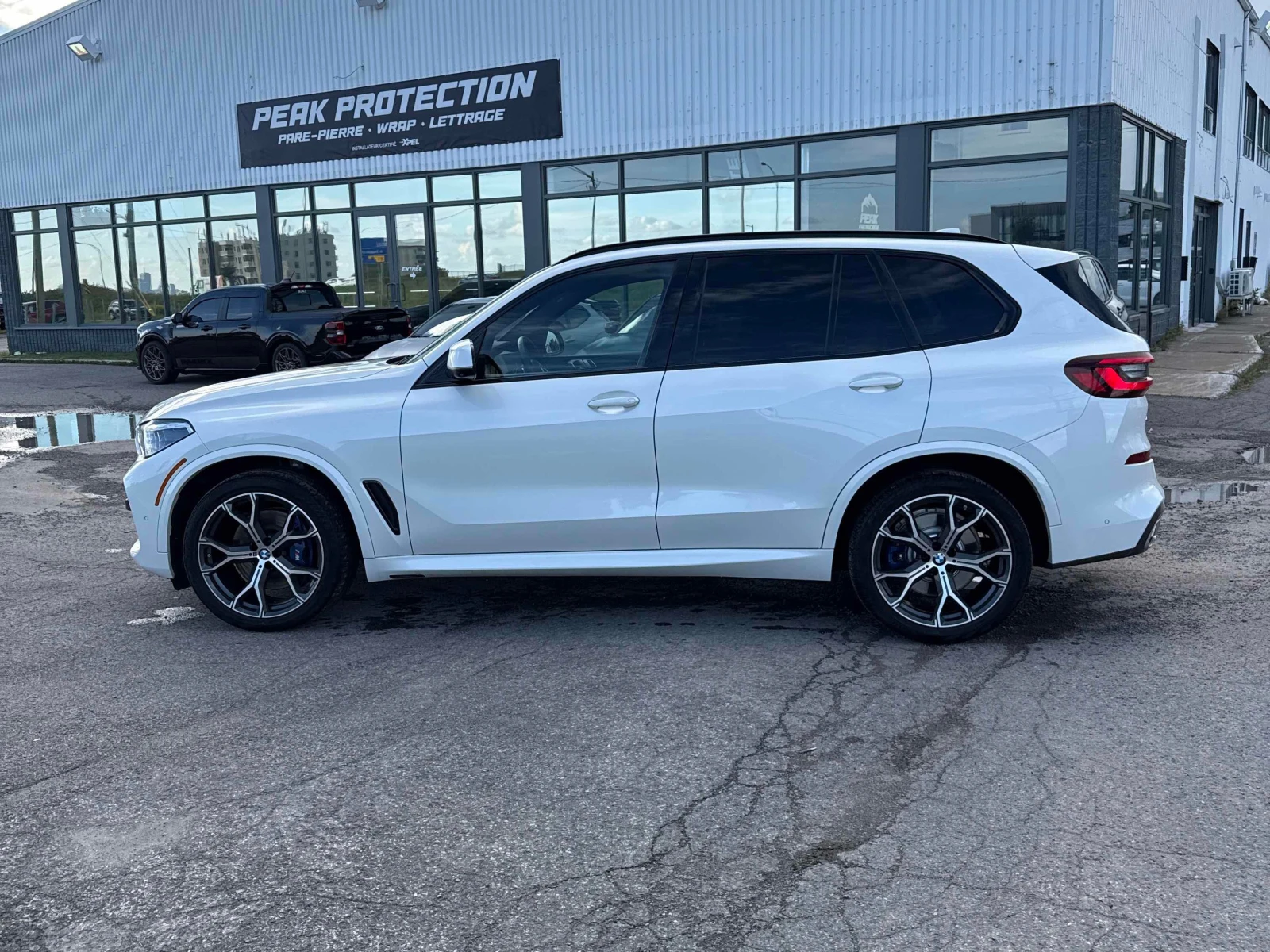 BMW X5 xDrive40i / 360 / DIS / Harman Kardon / CARFAX, снимка 17 - Автомобили и джипове - 55812298