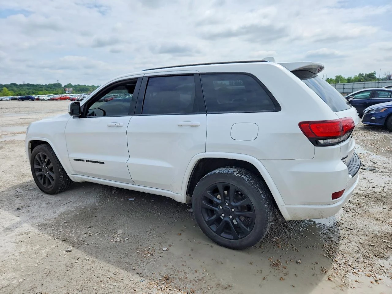 Jeep Grand cherokee 3.6l Laredo, снимка 2 - Автомобили и джипове - 56025407