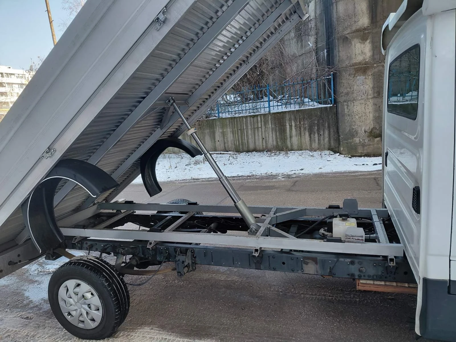 Iveco 35c11 Самосвал - изображение 9